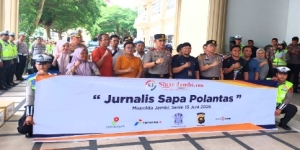 Sambut HUT Bhayangkara Ke-80  Jurnalis Beri Tali Asih Polantas Tugas Dilapangan 