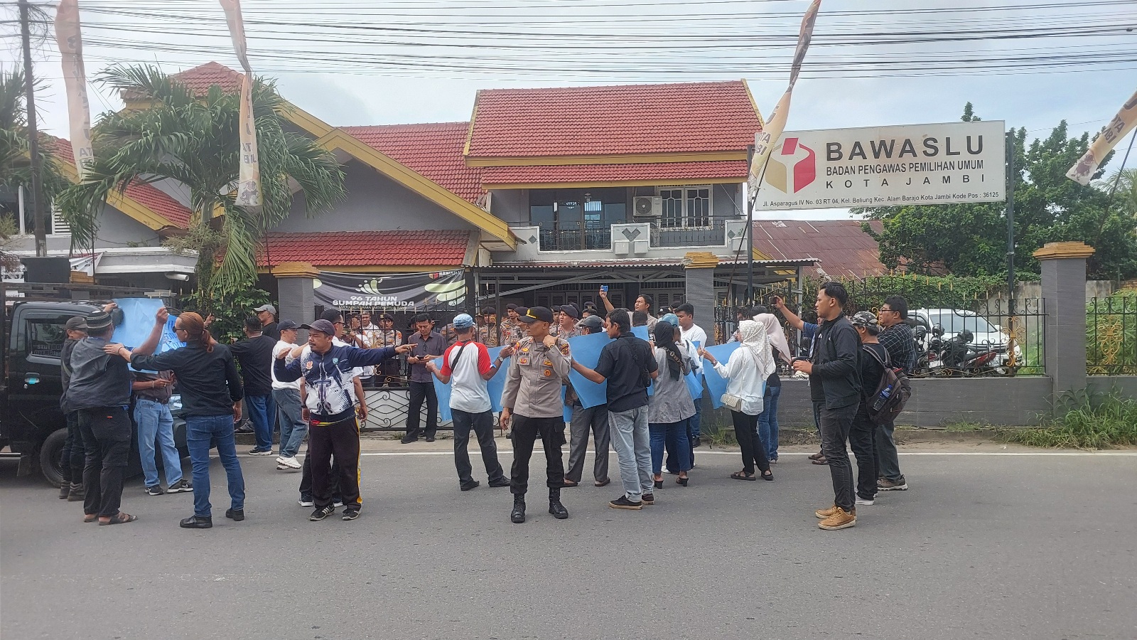 Bawaslu Kota Jambi Didesak Ungkap Dugaan Pelanggaran TIM 02 Har-Guntur