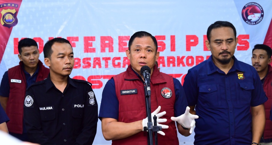 Dua Pengedar Narkoba Ditangkap Polisi, Sabu Disimpan Dikaleng Minyak Rambut