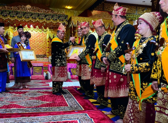 Kapolda Jambi Irjen Pol. Krisno H. Siregar Dianugerahi Gelar Lembaga Adat Melayu Jambi