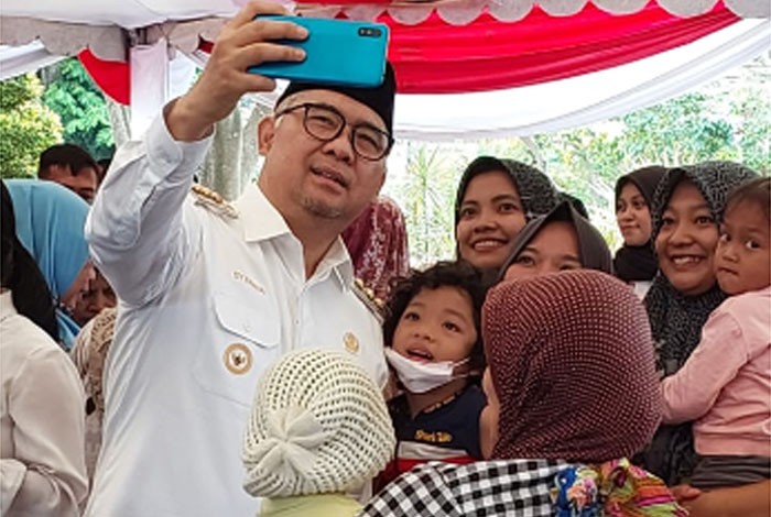 Naah...Pasar Pangan Murah Ludes Diserbu Emak Emak