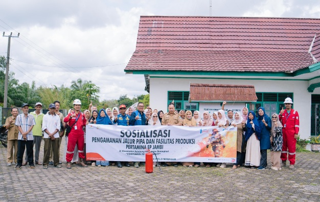 Tingkatkan Kewaspadaan, PEP Jambi Bersama Damkar Kabupaten Batang Hari Bekali Warga Hadapi Risiko Kebakaran