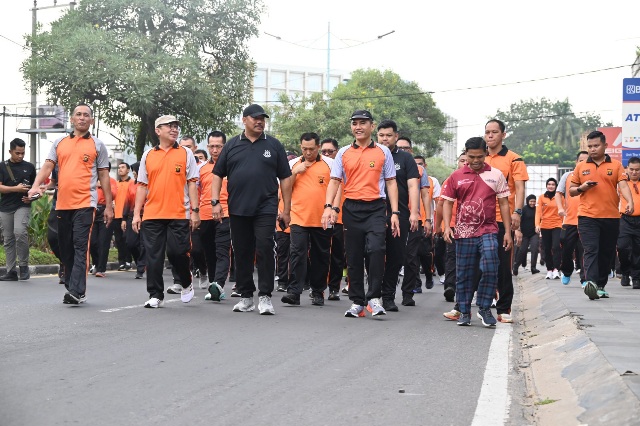 Polda Jambi Gelar Olahraga Bersama TNI - Polri dan Masyarakat, Perkuat Sinegritas Menuju Hari Bhayangkara Ke-80