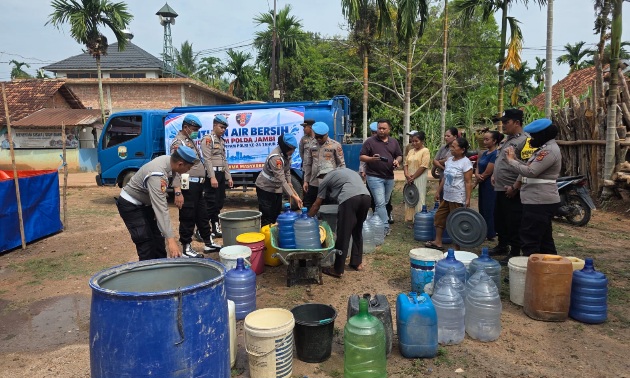HUT Propam Polri 2026, Bid Propam Polda Jambi Salurkan 10.000 Liter Air Bersih untuk Warga Tangkit