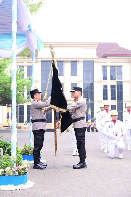 Kapolda Jambi Pimpin Upacara Serah Terima Pataka Siginjai Sakti Wira Bhakti dan Pelepasan Irjen Pol. Krisno H. Siregar