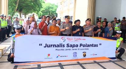 Sambut HUT Bhayangkara Ke-80  Jurnalis Beri Tali Asih Polantas Tugas Dilapangan 