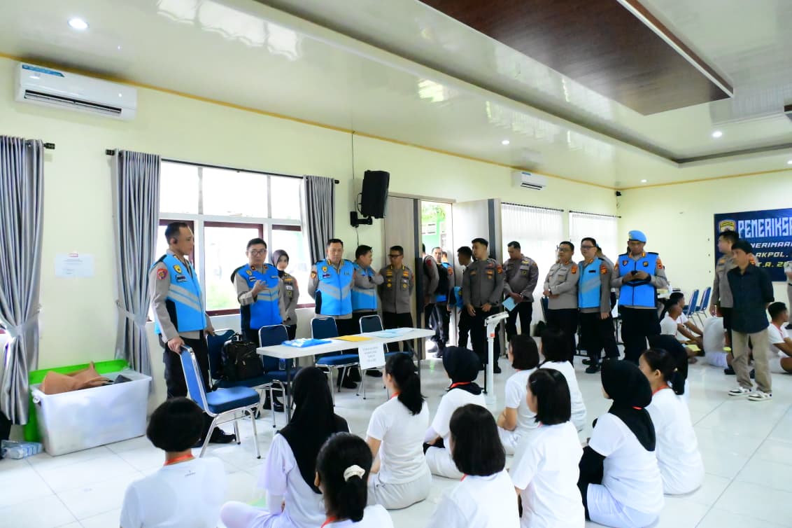 Wakapolda Jambi Tinjau Langsung Pemeriksaan Kesehatan Tahap I Taruna Akpol di Asrama Haji